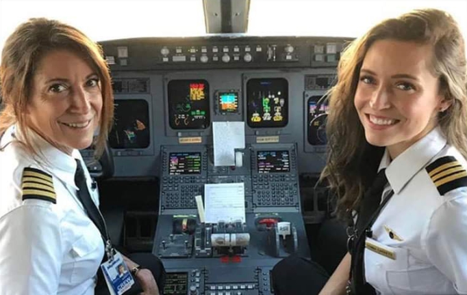 Suzy Garrett e Donna Garrett, prima coppia madre-figlia a pilotare un aereo di linea insieme