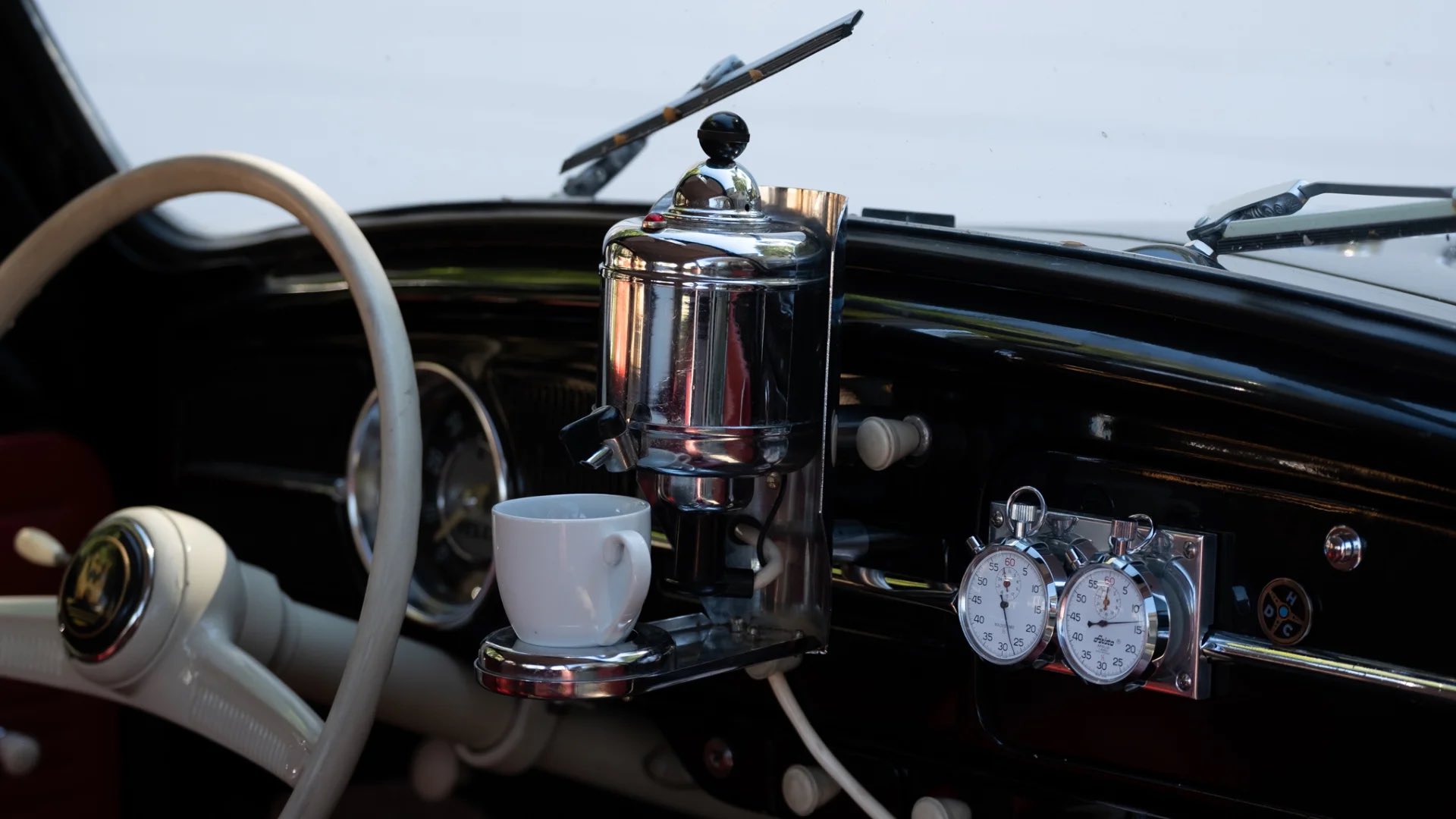 La Hertella Auto Kaffeemachine su un Volkswagen Beetle 