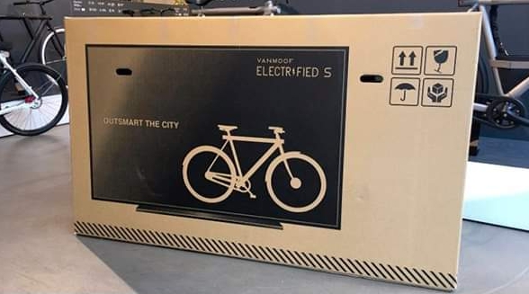 Packaging di bicicletta che somiglia a quello di una televisione per ridurre i danni