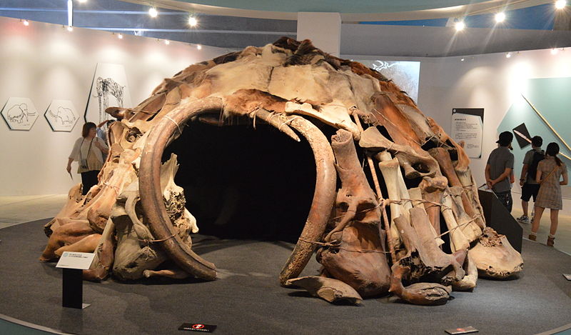 Una delle capanne composte di ossa di mammut