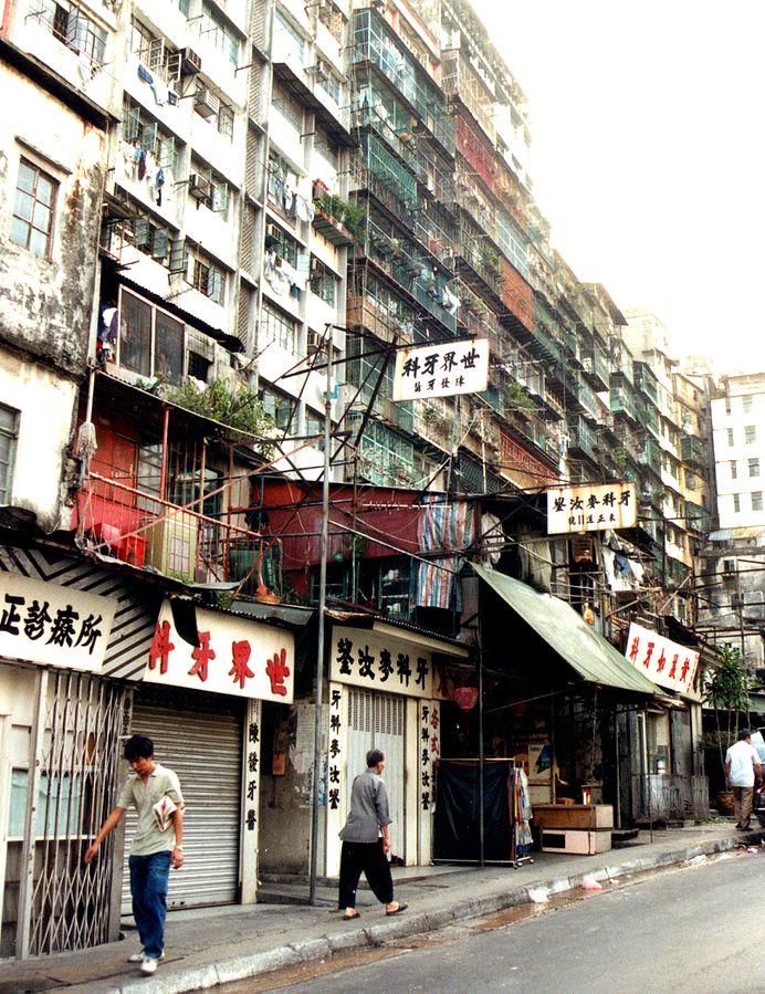 Alcuni edifici di Kowloon nel 1991, poco prima che venissero demoliti