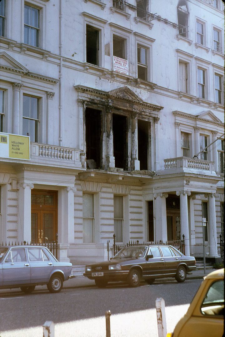 L'ambasciata iraniana a Londra, gravemente danneggiata da un incendio dopo l'assedio